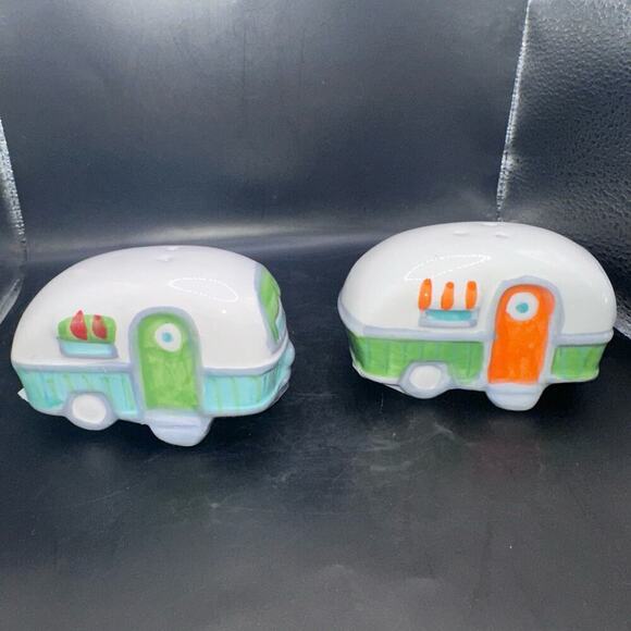 NWT BCL Beachcombers Coastal Life Campers Salt & Pepper Shakers Set - Picture 2 of 6